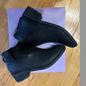 Madden Girl Tally 8M BLACK PERFORATED Comfort Heel Ankle Boots NEW